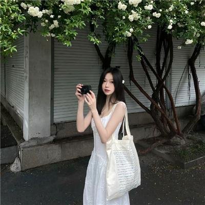 小妞死翘翘 海报